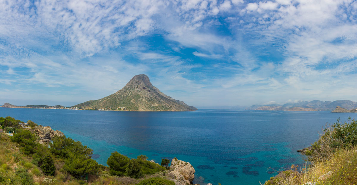 Blick von Masouri über die Bucht zur Insel Telendos