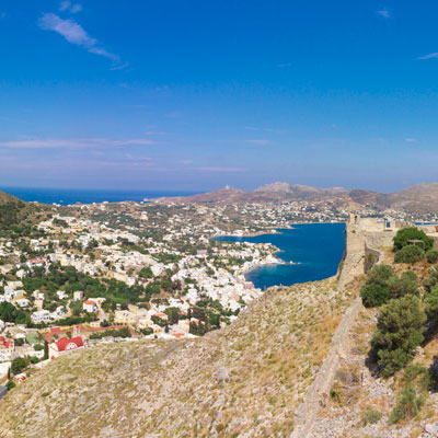 Von der Festung Platanos kann man drei Buchten von Leros sehen.