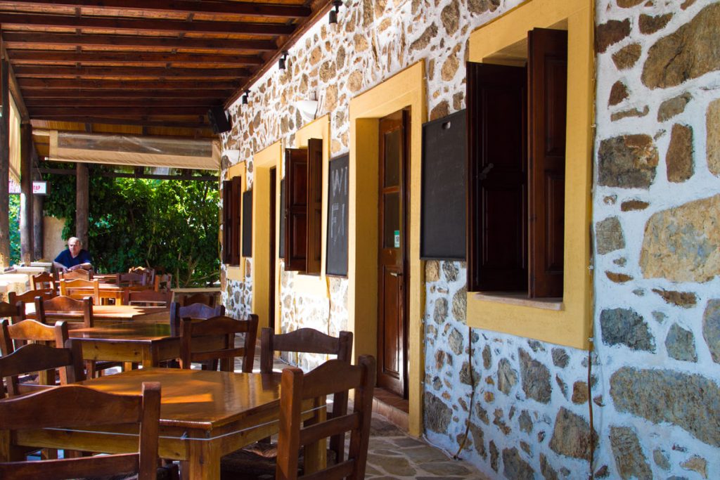 Café in Partheni, Leros