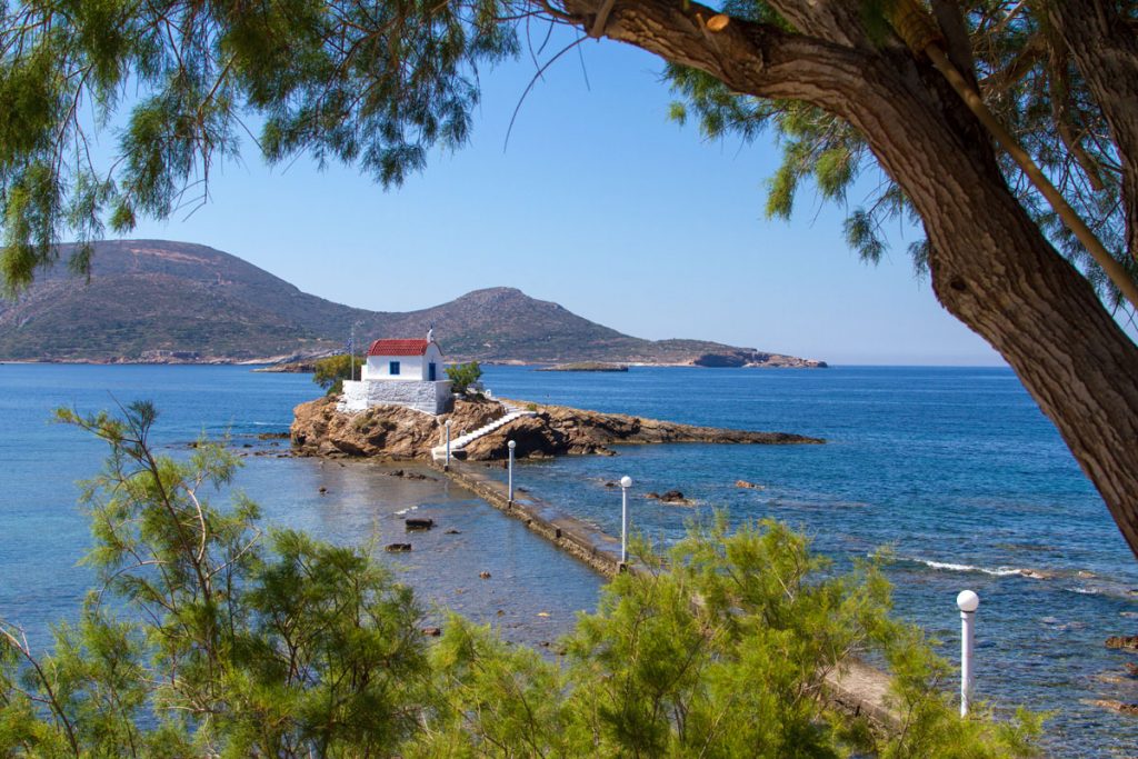 Die Kapelle Agios Isidoros in der Bucht von Gourna, Leros