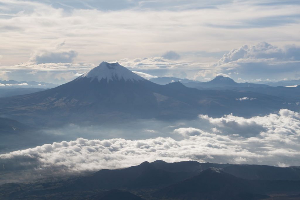 Cotopaxi (5897m), Sincholagua (rechts, 4873m)