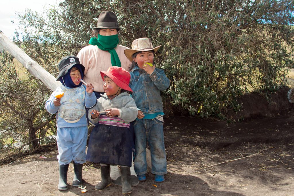 Familie in Zumbahua, Ecuador