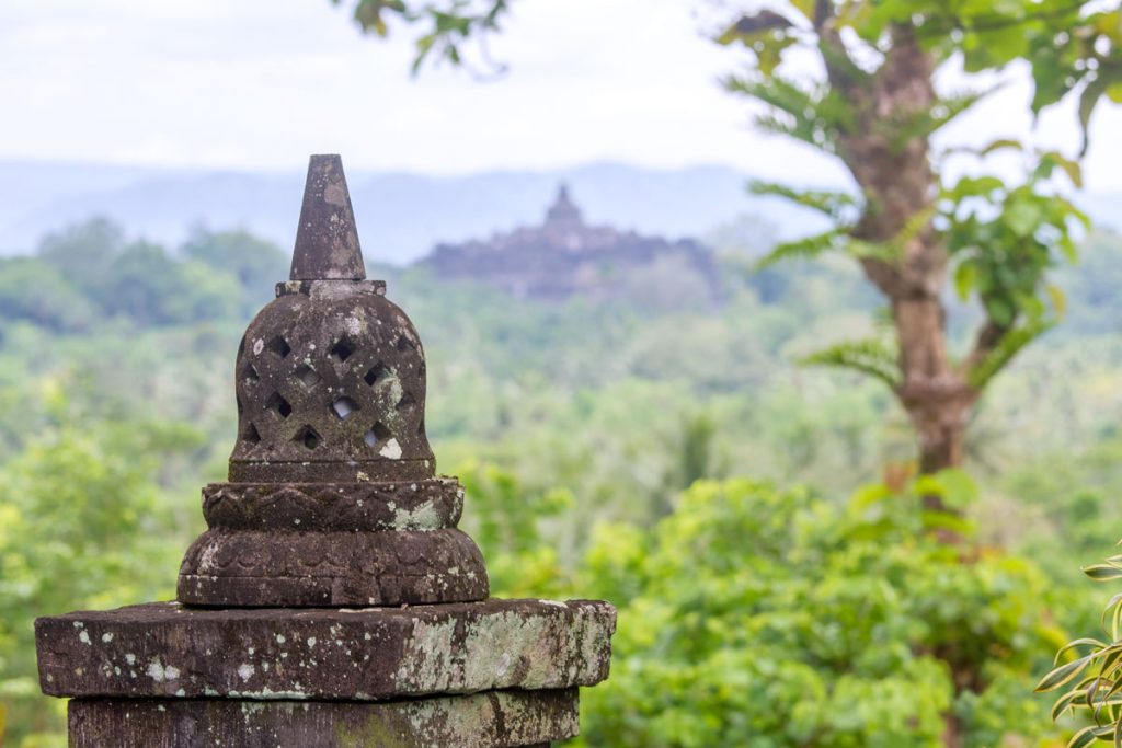 Blick vom Hotel Plataran nach Borobudur auf Java, Indonesien