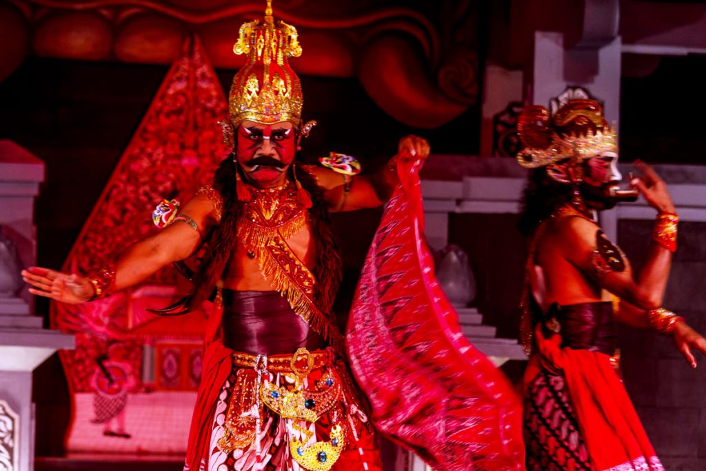 Das Ramayana Ballet erzählt die Geschichte Shintas in einem Amphitheater in Yogyakarta, Java