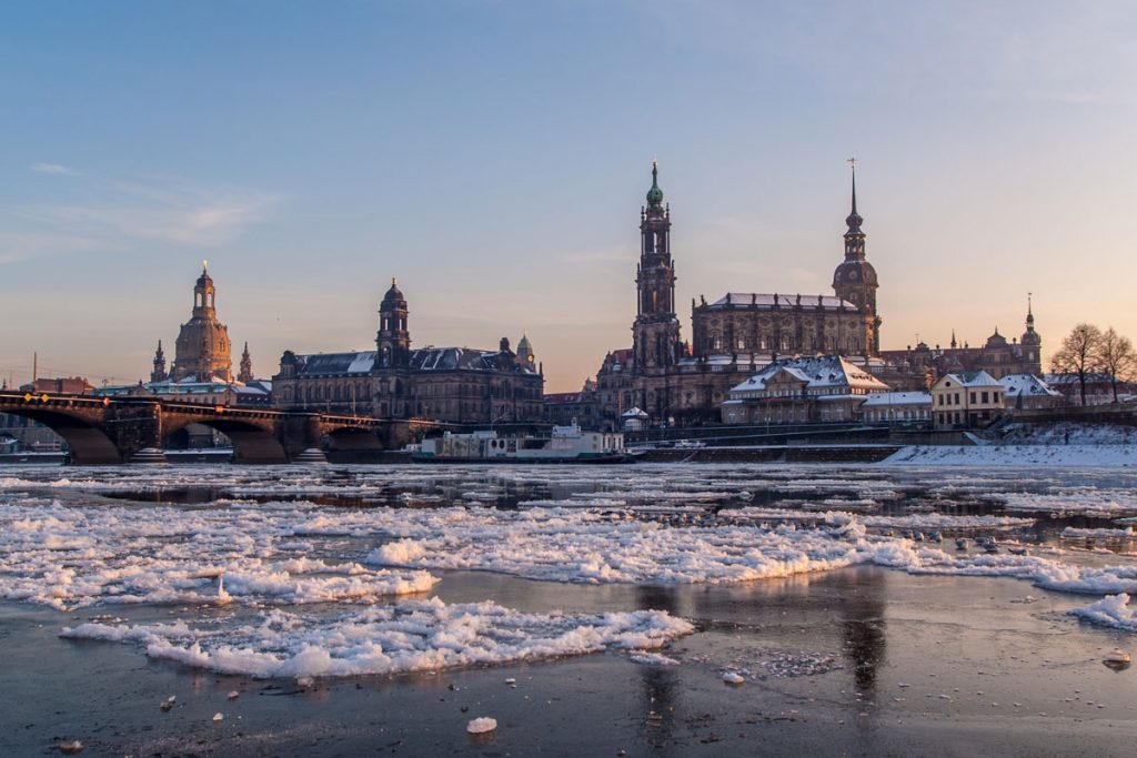 Winterlicher Blick auf Dresdens Altstadt
