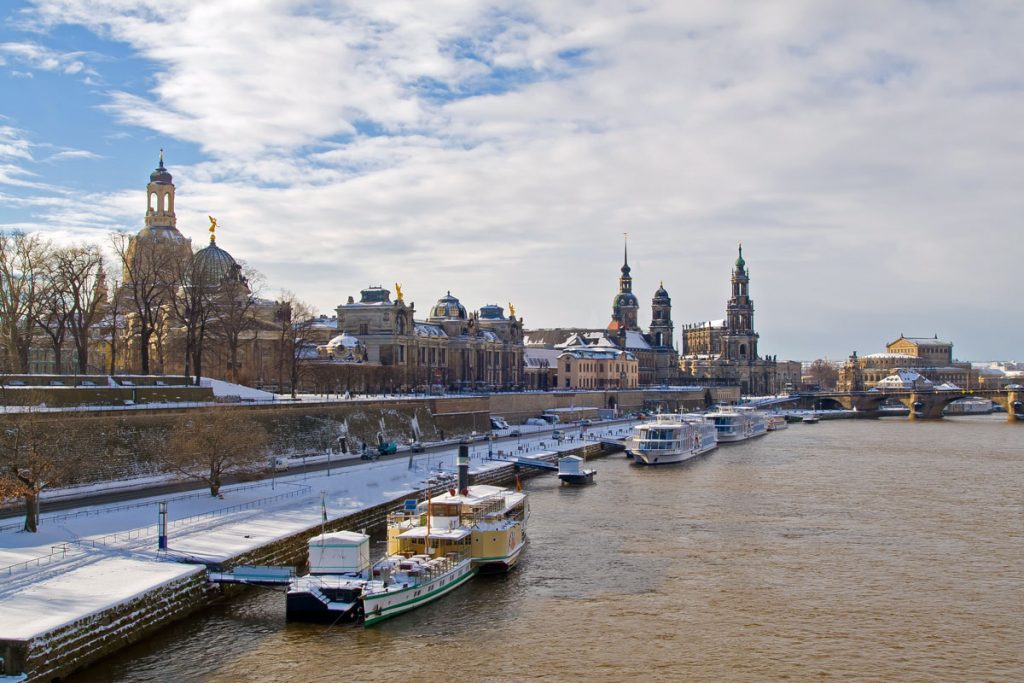 Winterlicher Blick auf Dresdens Altstadt