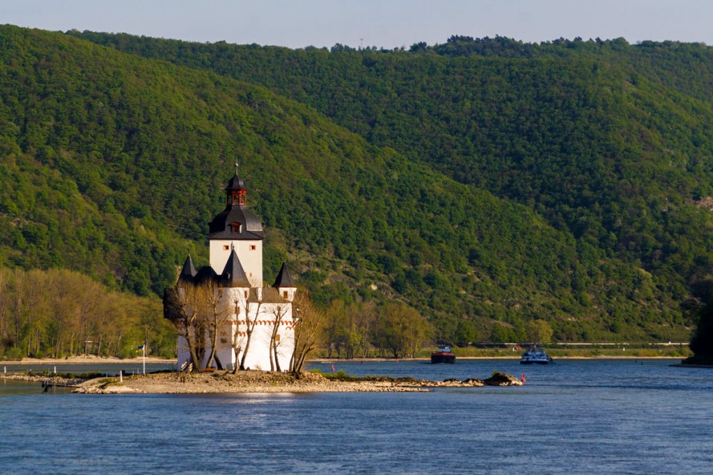 Wasserschloss im Rhein, Hessen