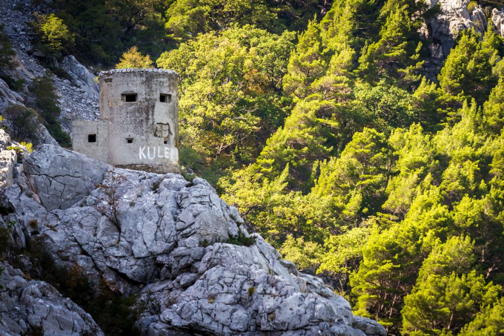 Bunker im Cetina-Tal in Omis, Kroatien