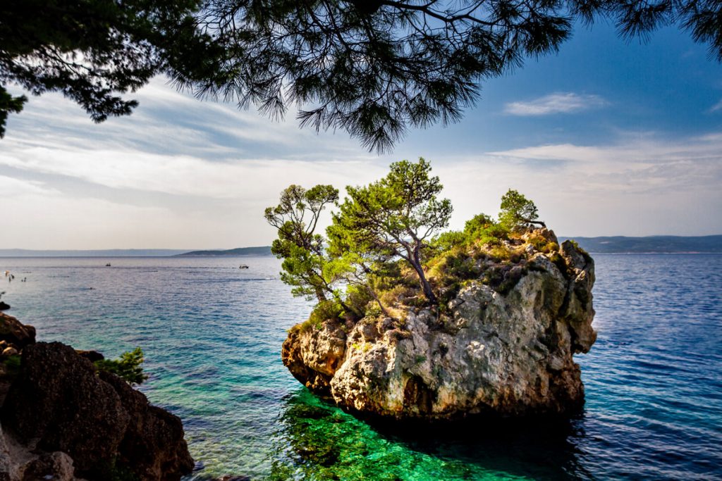 Verschwiegene Badebucht bei Baska Voda, Kroatien