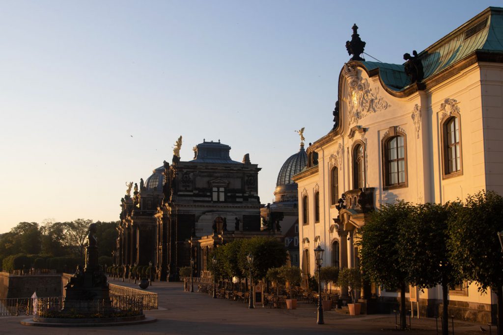 Die Brühlsche Terrasse von Dresden im Morgenlicht