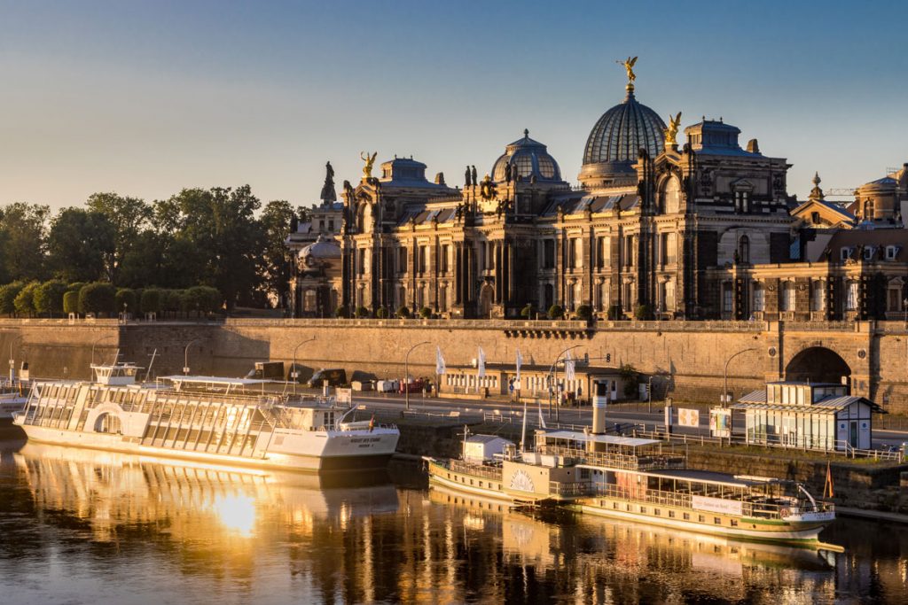 Die Brühlsche Terrasse von Dresden im Morgenlicht