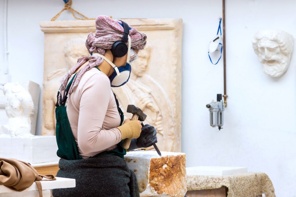 Bildhauer-Schule im Marmor-Bergdorf Pirgos auf der griechischen Kykladeninsel Tinos