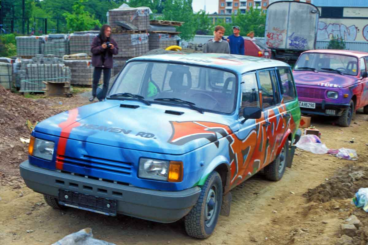 Mit Graffiti gestalteter Wartburg von DARE zur Sprühfrisch 1997